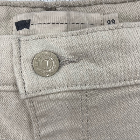 Levi's Stretch Tan Mid Rise Cuffed Shorts Women's Size‎ 33 - Picture 6 of 10